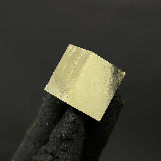 SINGLE CUBE | Cubic Pyrite from Mina Ampliación A Victoria, Navajún, Spain.