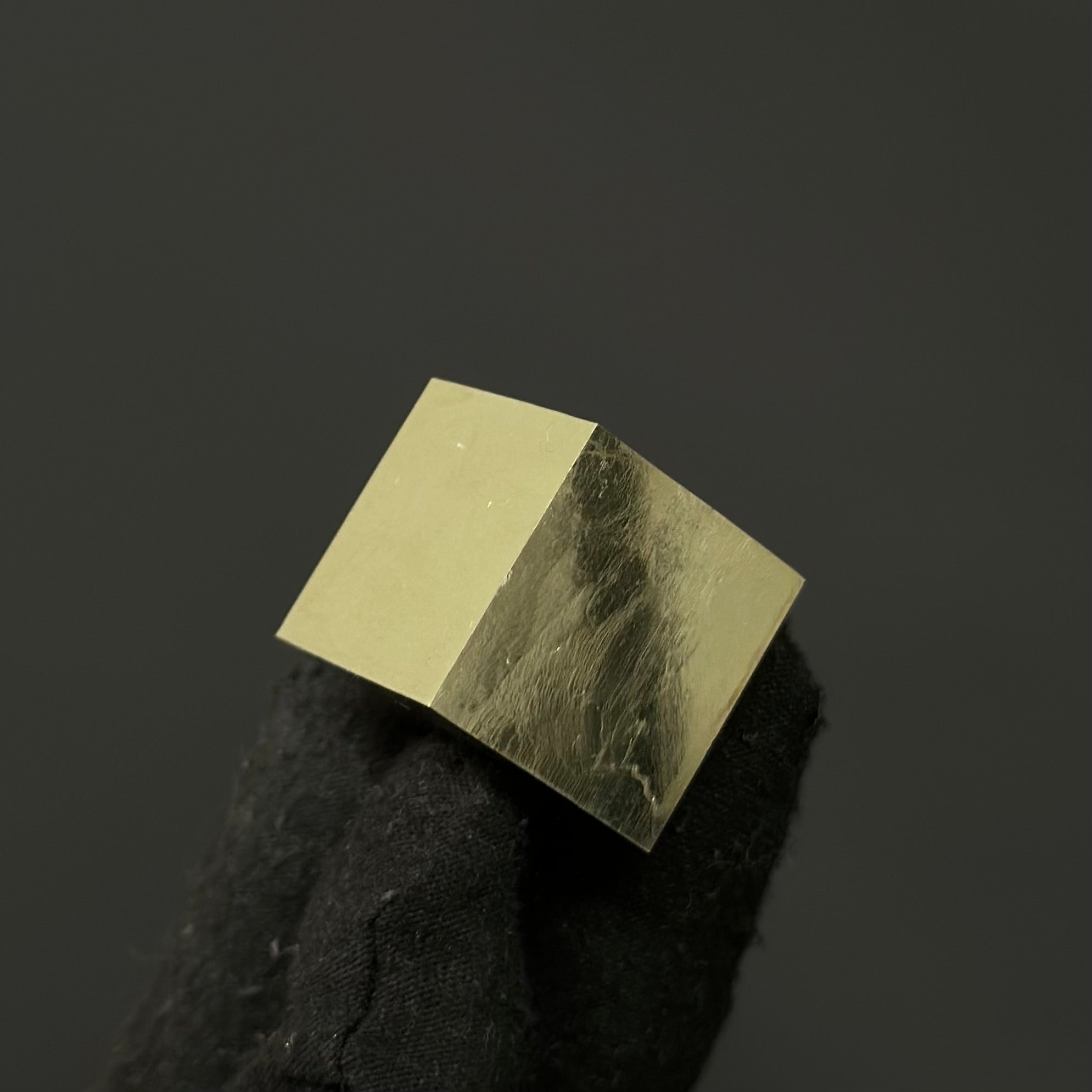 SINGLE CUBE | Cubic Pyrite from Mina Ampliación A Victoria, Navajún, Spain.